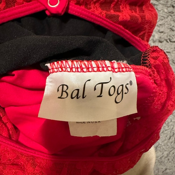 Red high neck leotard - Picture 3 of 4